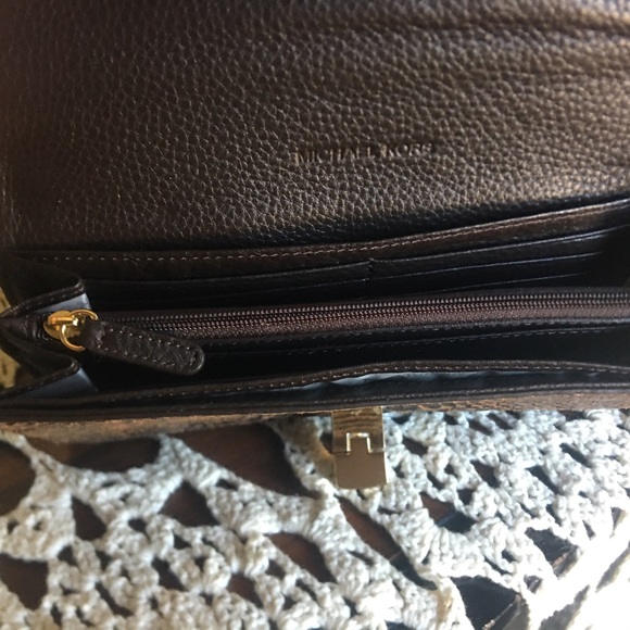 Michael Kors Wallet - Picture 5 of 10